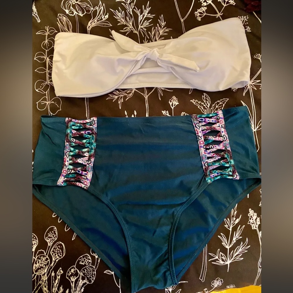 High waisted bikini, white and teal